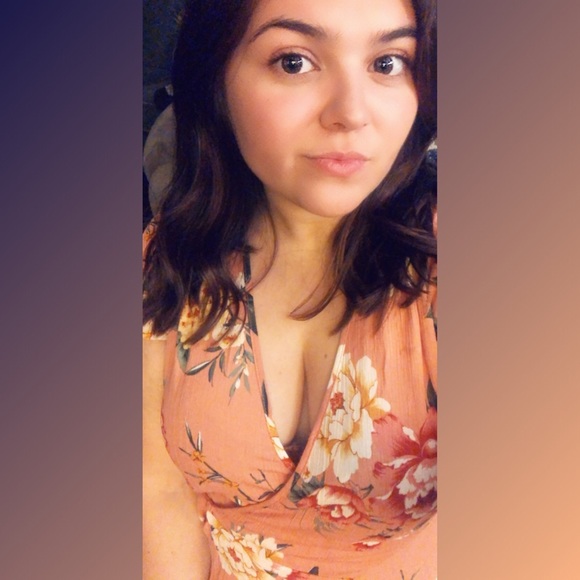 Meet your Posher, Cristina - Picture 1 of 1